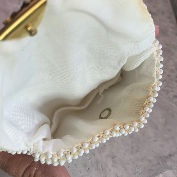 Vintage Beaded Coin Purse 1960’s White with Rhinestones Bow Snap Closure… - Picture 5 of 8